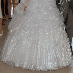 Продам белоснежное шикарное свадебное платье 